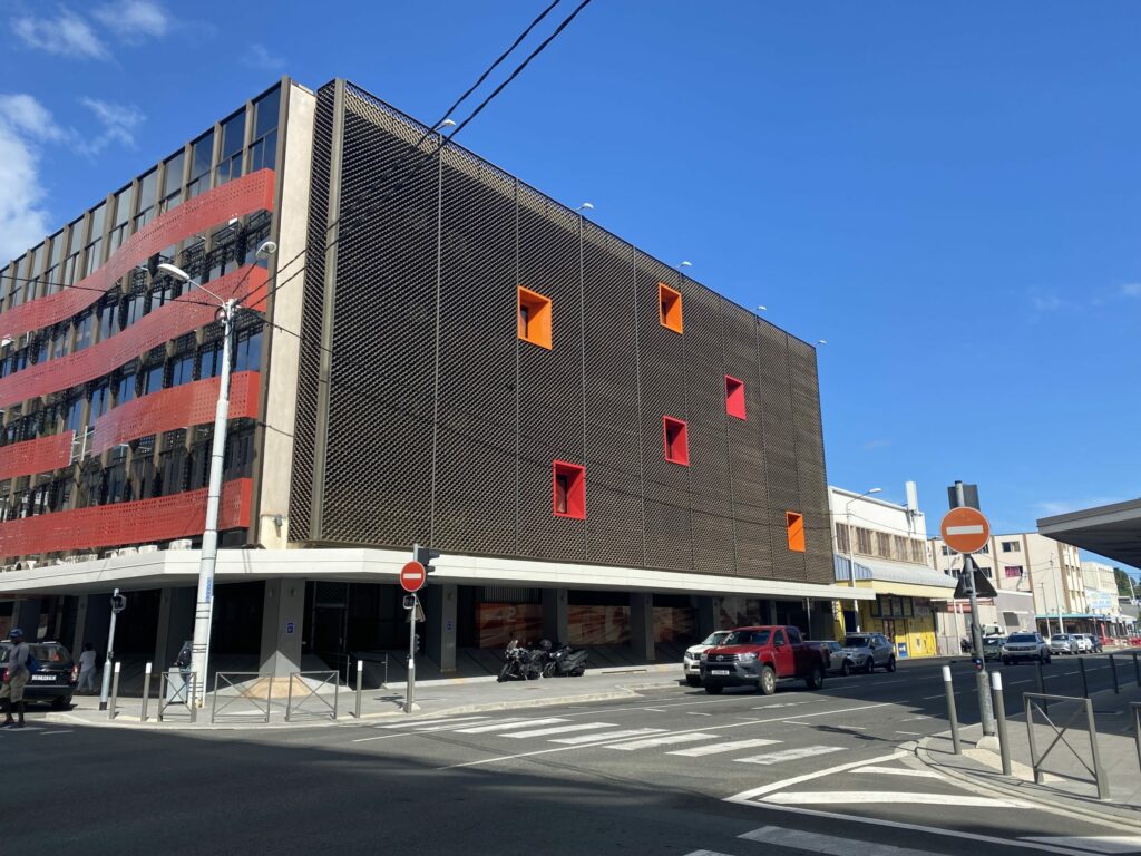 RÉALISATION DE 6 BAIES POMPIERS SUR LA RÉSILLE DE FAÇADE DE L’IMMEUBLE GALLIENI 2.